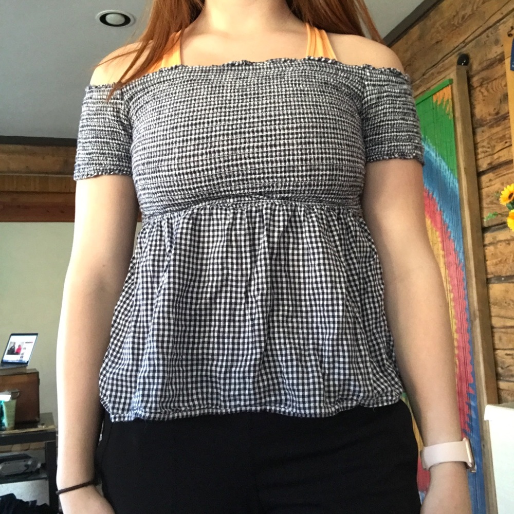 Checkered blouse with smocking